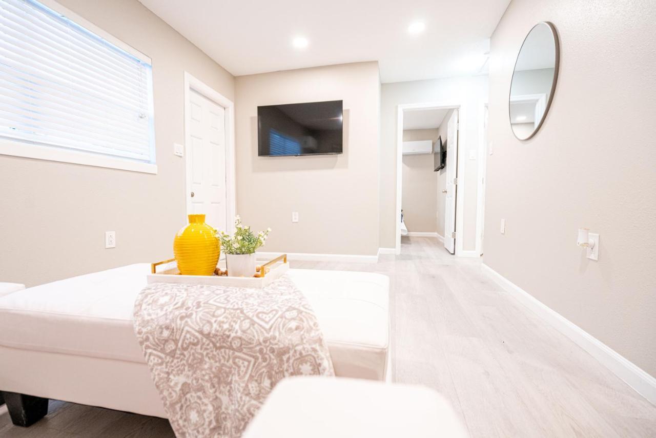 University Serenity Suites Τάμπα Εξωτερικό φωτογραφία